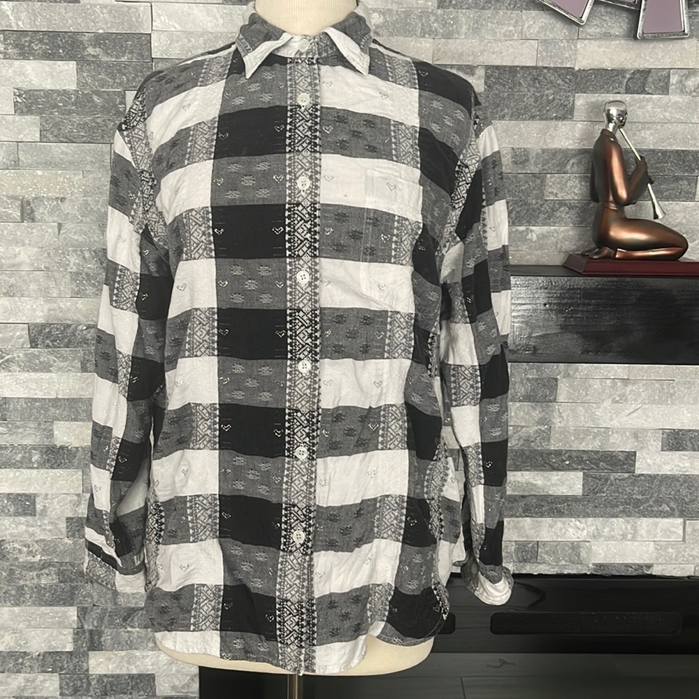 DressBarn Women Sparkle Hearts Long Sleeve Button-Down Shirt Size M/L